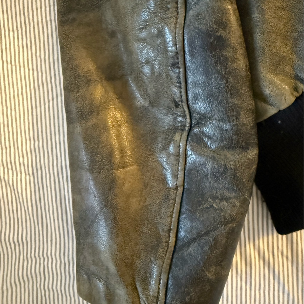 Vintage Distressed Black Leather Bomber Jacket Size M/L - Picture 9 of 12